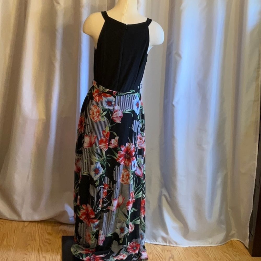 Maxi dress with halter style top, boldly flower skirt matching belt size 10 - Picture 9 of 12
